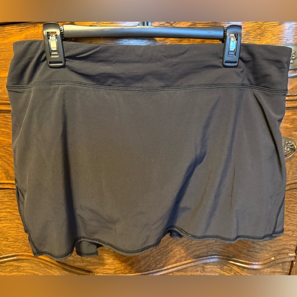 Women’s Lululemon skort 12 Tall
Black